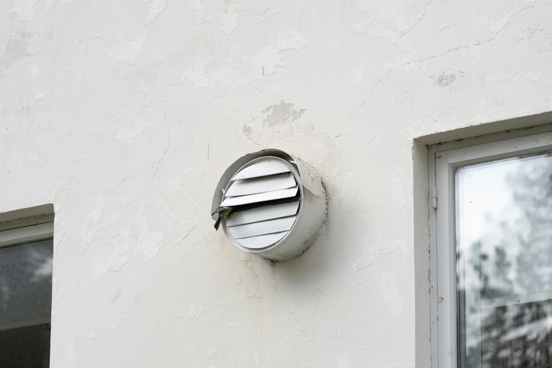 Exterior vent opening for clothes dryer vent safety guide