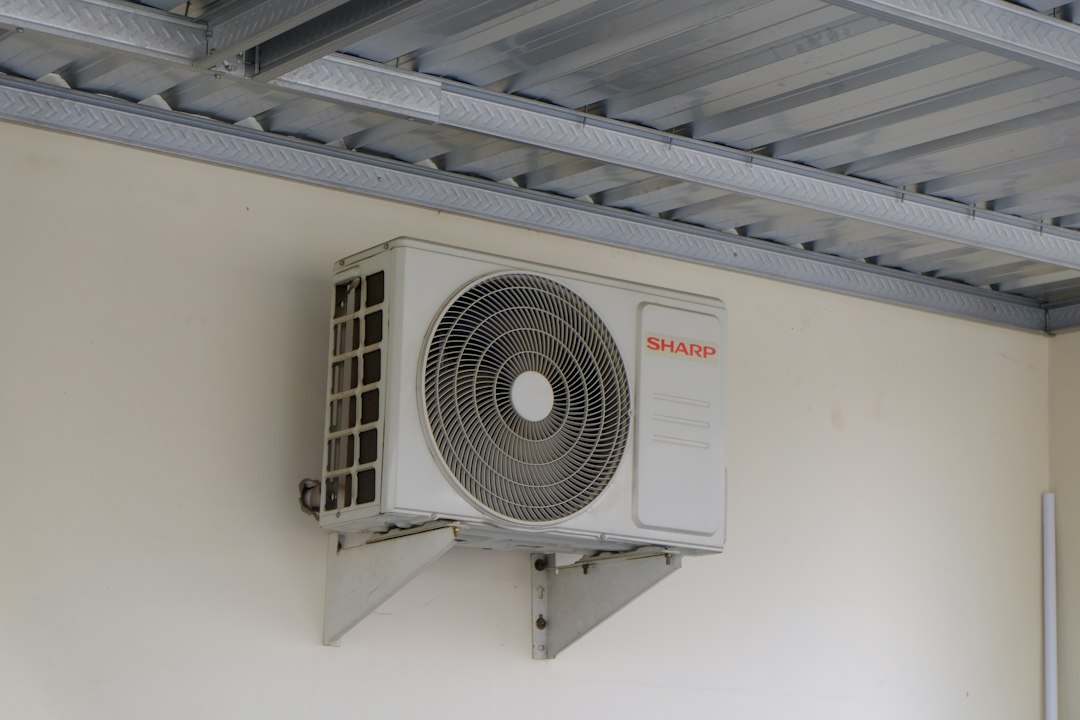 Outdoor heat pump unit for emergency heat and auxiliary heat guide