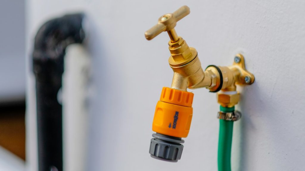 Outdoor faucet for freeze protection plumbing guide