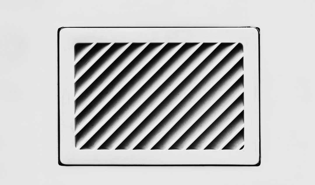 Home return air vent grille for HVAC airflow guide